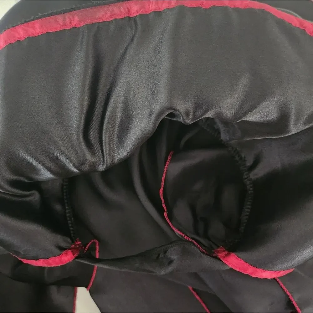 Spirit Men’s Vampire Costume in Black and Red - Picture 2 of 2